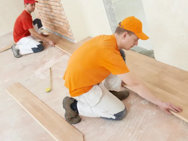 Hardwood-Plank-Installation-800x600